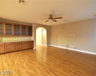 7129 Silver Ridge Peak Street - Photo Thumbnail 18