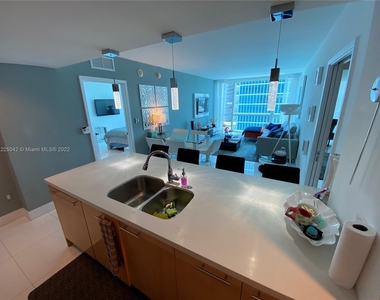 6801 Collins Ave - Photo Thumbnail 1