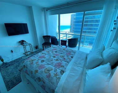 6801 Collins Ave - Photo Thumbnail 16