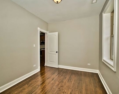 4957 N Christiana Avenue - Photo Thumbnail 3