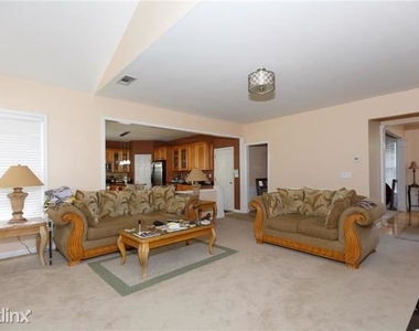 5225r Amberden Hall Drive - Photo Thumbnail 16