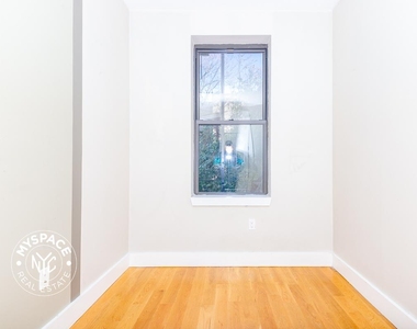 250 Melrose Street - Photo Thumbnail 3