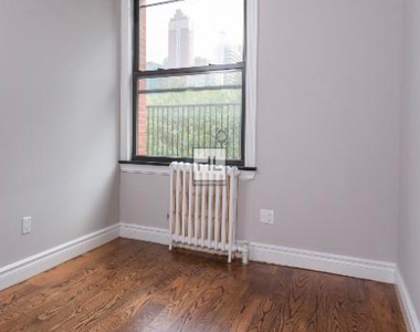 330 East 35th Street - Photo Thumbnail 3