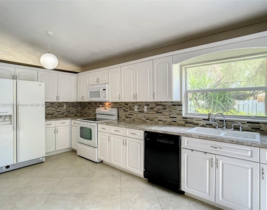 13945 Langley Pl - Photo Thumbnail 2