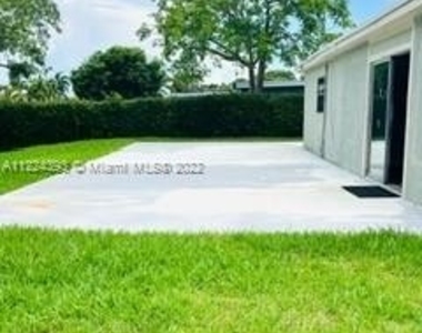 3720 Sw 32nd Ct - Photo Thumbnail 4