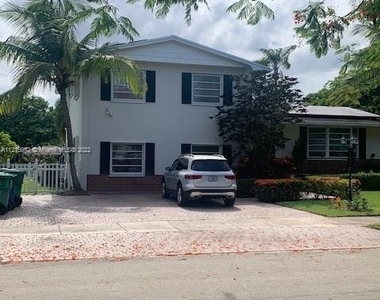 9220 Sw 103rd Ave - Photo Thumbnail 1