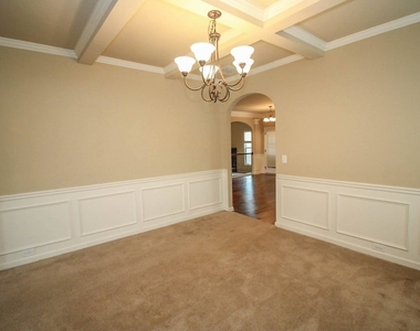 2733 Huntcliffe Drive - Photo Thumbnail 7