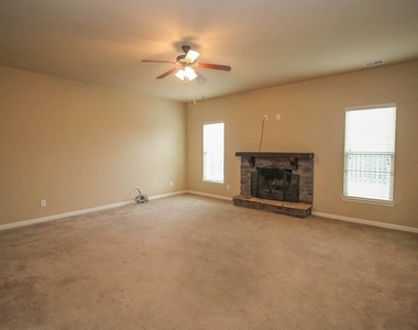 2733 Huntcliffe Drive - Photo Thumbnail 12