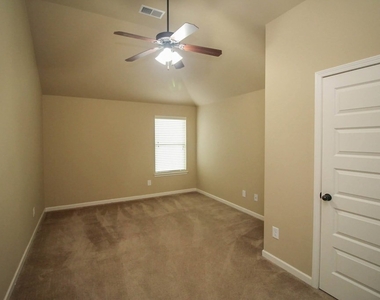 2733 Huntcliffe Drive - Photo Thumbnail 23