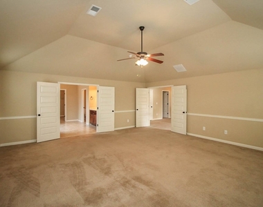 2733 Huntcliffe Drive - Photo Thumbnail 16