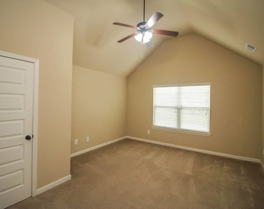 2733 Huntcliffe Drive - Photo Thumbnail 27