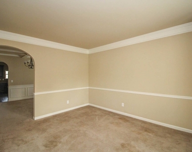 2733 Huntcliffe Drive - Photo Thumbnail 4