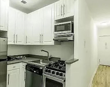 326 East 58th Street - Photo Thumbnail 1