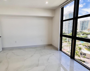 16275 Collins Avenue - Photo Thumbnail 15