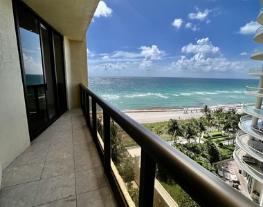 16275 Collins Avenue - Photo Thumbnail 7