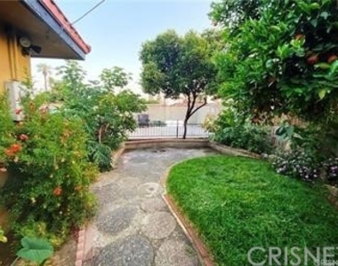 211 S Cerritos Avenue - Photo Thumbnail 4