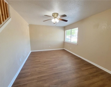 4507 Carter Creek Parkway - Photo Thumbnail 1