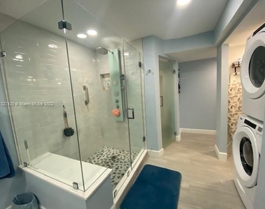 6423 Collins Ave - Photo Thumbnail 17