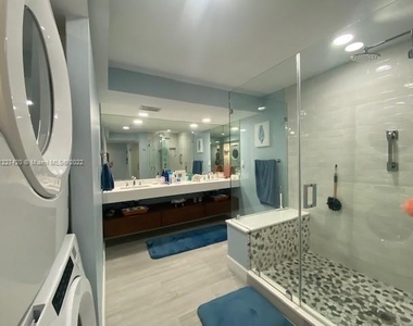 6423 Collins Ave - Photo Thumbnail 16