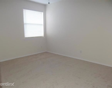 2901 Drake Court - Photo Thumbnail 12