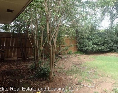 2255 Carlton Way - Photo Thumbnail 17