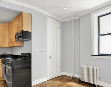 330 East 35th Street - Photo Thumbnail 2