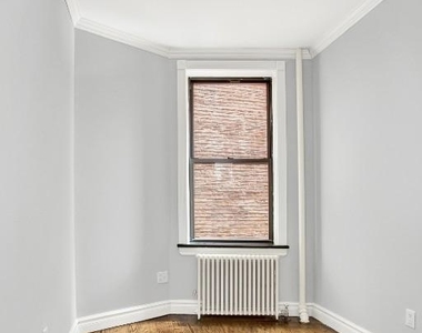 330 East 35th Street - Photo Thumbnail 4