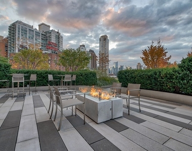 20 West 64th Street - Photo Thumbnail 7