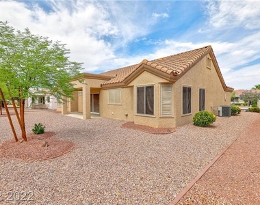 2441 Desert Glen Drive - Photo Thumbnail 4