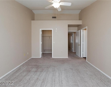 2441 Desert Glen Drive - Photo Thumbnail 29