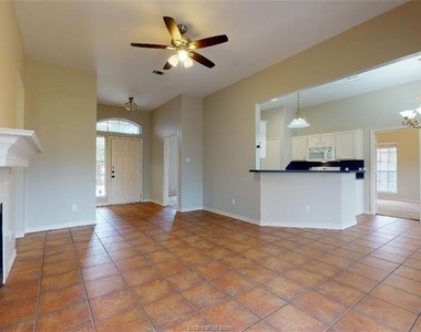 1011 Bayou Woods Drive - Photo Thumbnail 4