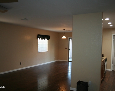 16847 W Marshall Lane - Photo Thumbnail 7