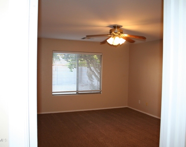 16847 W Marshall Lane - Photo Thumbnail 17