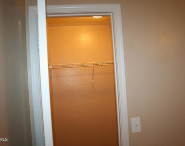 16847 W Marshall Lane - Photo Thumbnail 28