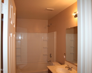 16847 W Marshall Lane - Photo Thumbnail 23