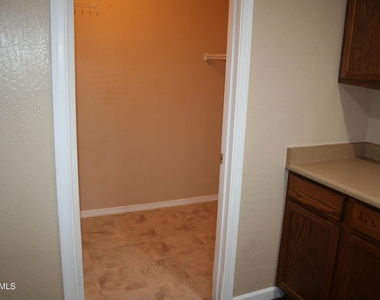 16847 W Marshall Lane - Photo Thumbnail 10