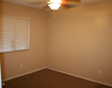 16847 W Marshall Lane - Photo Thumbnail 32