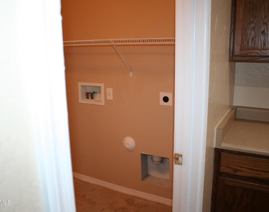 16847 W Marshall Lane - Photo Thumbnail 11