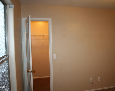 16847 W Marshall Lane - Photo Thumbnail 30