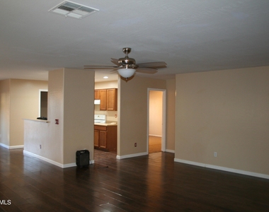 16847 W Marshall Lane - Photo Thumbnail 5