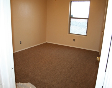 16847 W Marshall Lane - Photo Thumbnail 27