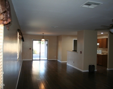 16847 W Marshall Lane - Photo Thumbnail 4