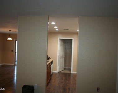 16847 W Marshall Lane - Photo Thumbnail 6