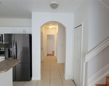 2853 Sw 128th Way - Photo Thumbnail 7