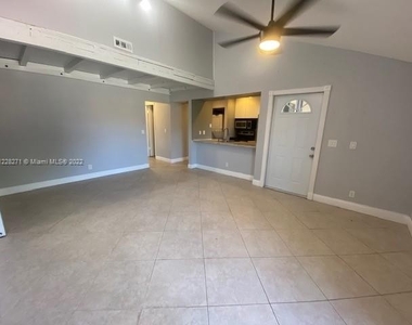 2031 Sw 81st Way - Photo Thumbnail 4