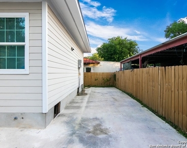 2219 N Flores St - Photo Thumbnail 22