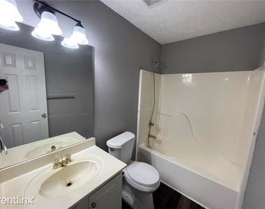 2162 Anconia Circle - Photo Thumbnail 9