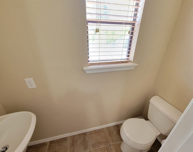 4507 Carter Creek Pkwy Apt 5 - Photo Thumbnail 4