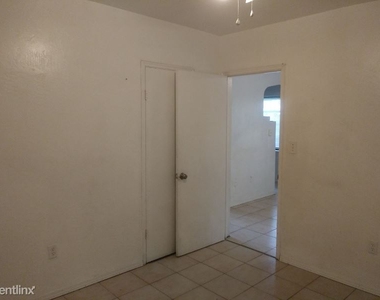 2021 Sw 2nd St Apt. 3 - Photo Thumbnail 9