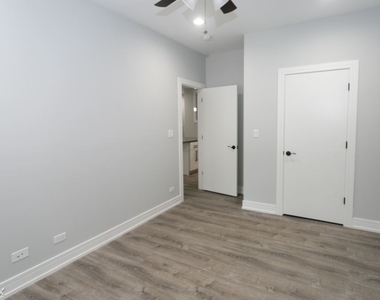 1062 W. Glenlake, Unit 1 - Photo Thumbnail 14